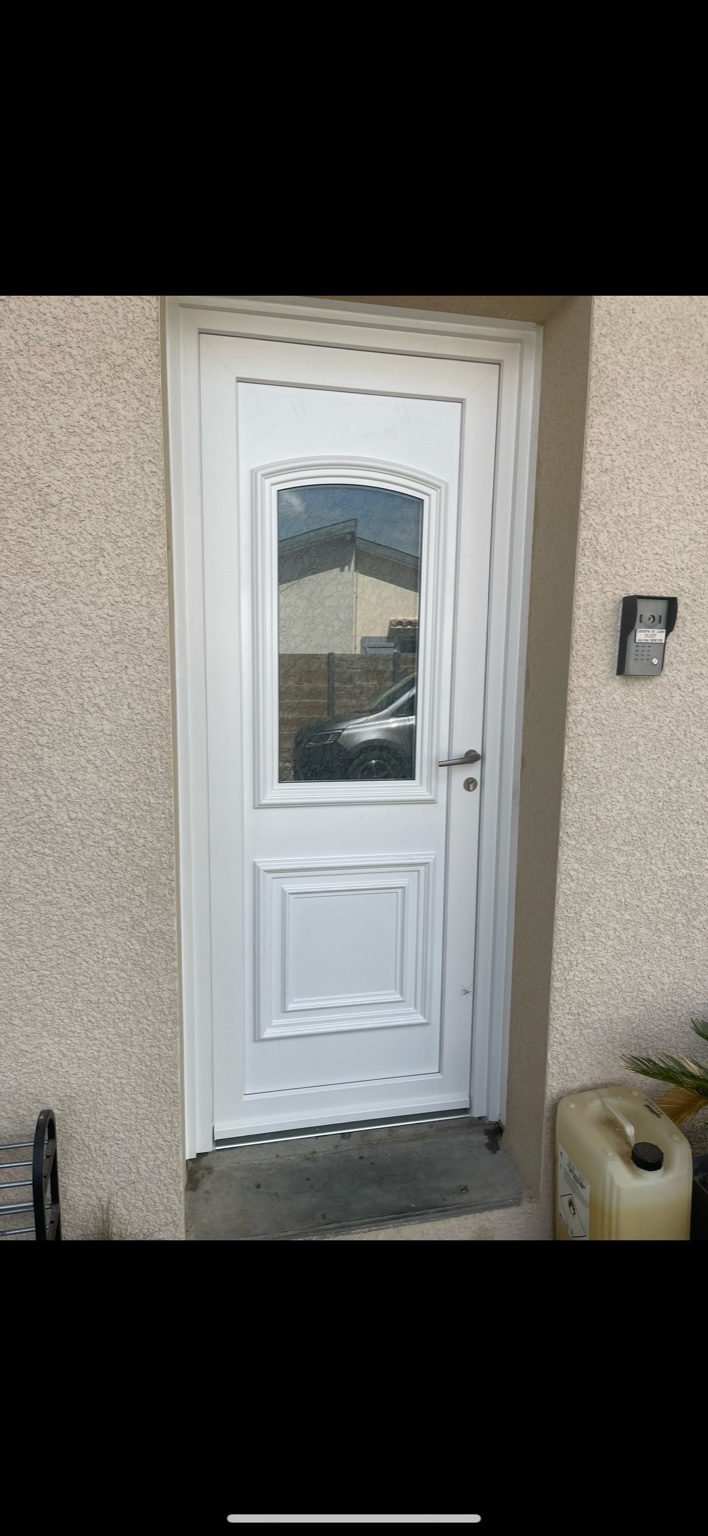 Après — nouvelle porte extérieure