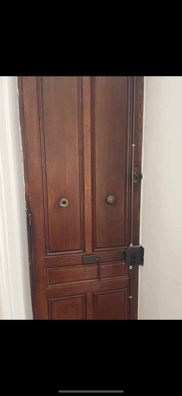 Avant — ancienne porte en bois