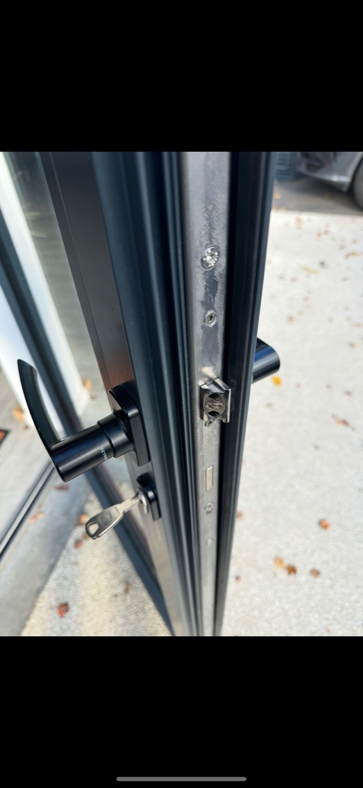 Détail — serrure multipoints